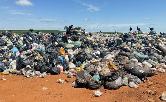 A gestão de resíduos sólidos continua sendo um grande desafio para a maioria dos municípios brasileiros