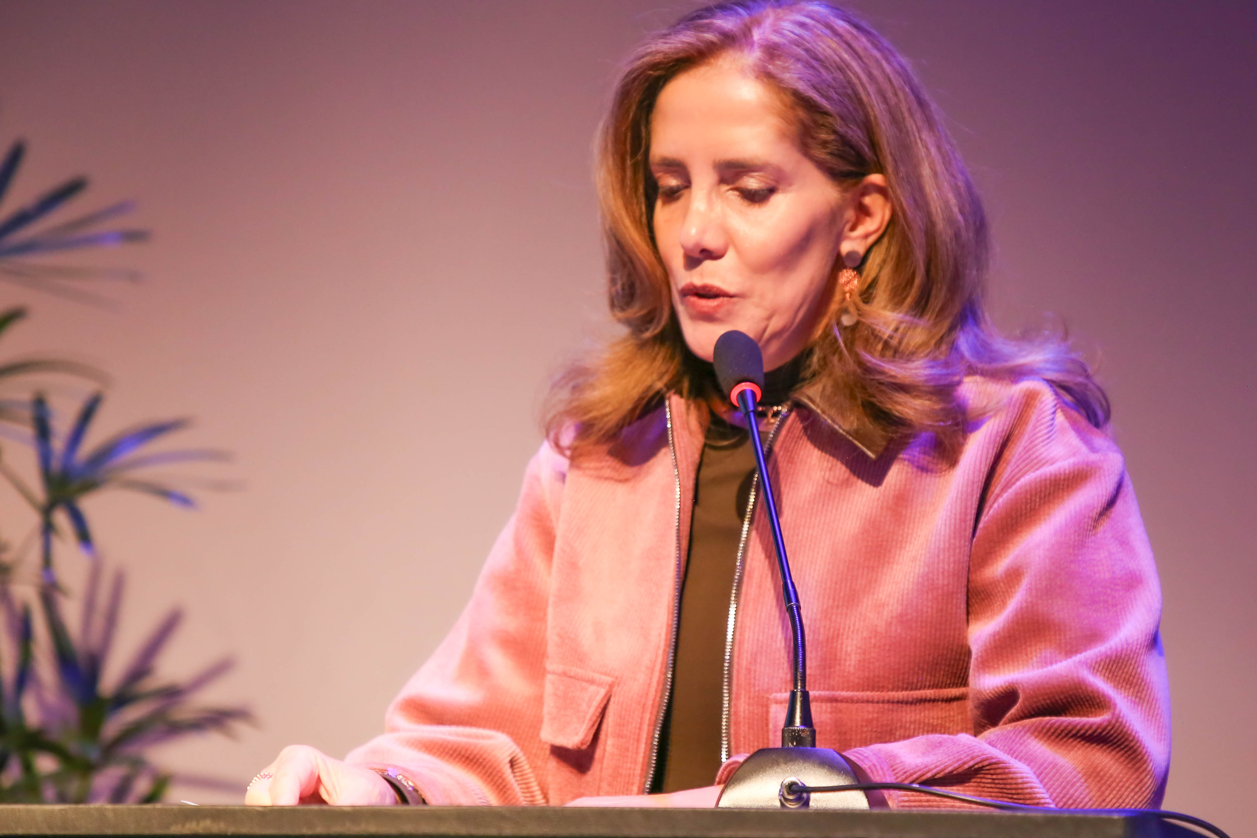 A presidente do Ibraop, Adriana Portugal, durante a cerimônia de abertura do Enaop 2026