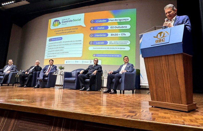 O prefeito de Foz do Iguaçu, Joaquim Silva e Luna, na abertura do Fórum de Controle Social realizado pelo TCE-PR nesta quinta-feira (2 de outubro). Foto: Marcelo Lancia/TCE-PR