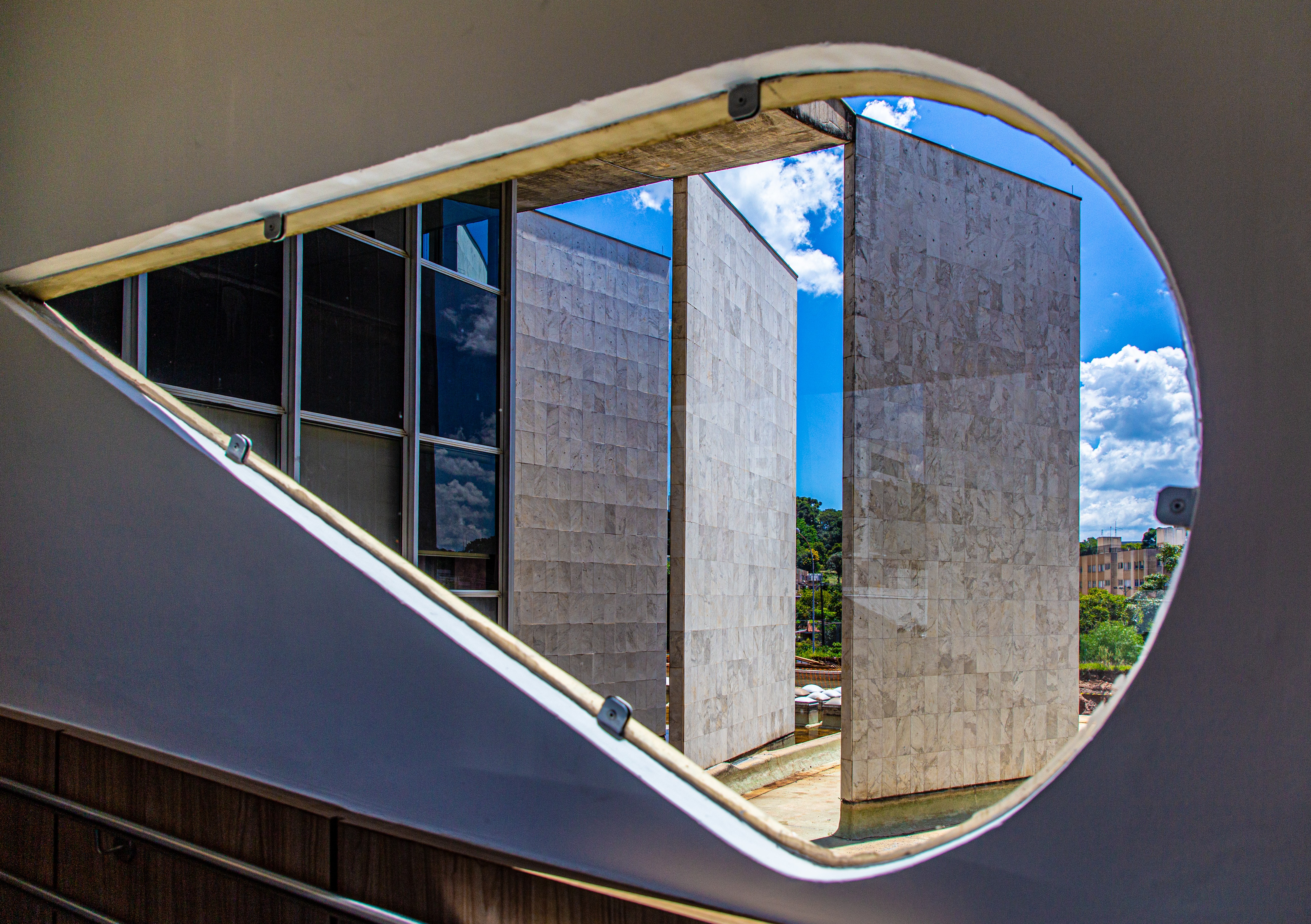 Detalhe do Edifício-Sede do TCE-PR, em Curitiba