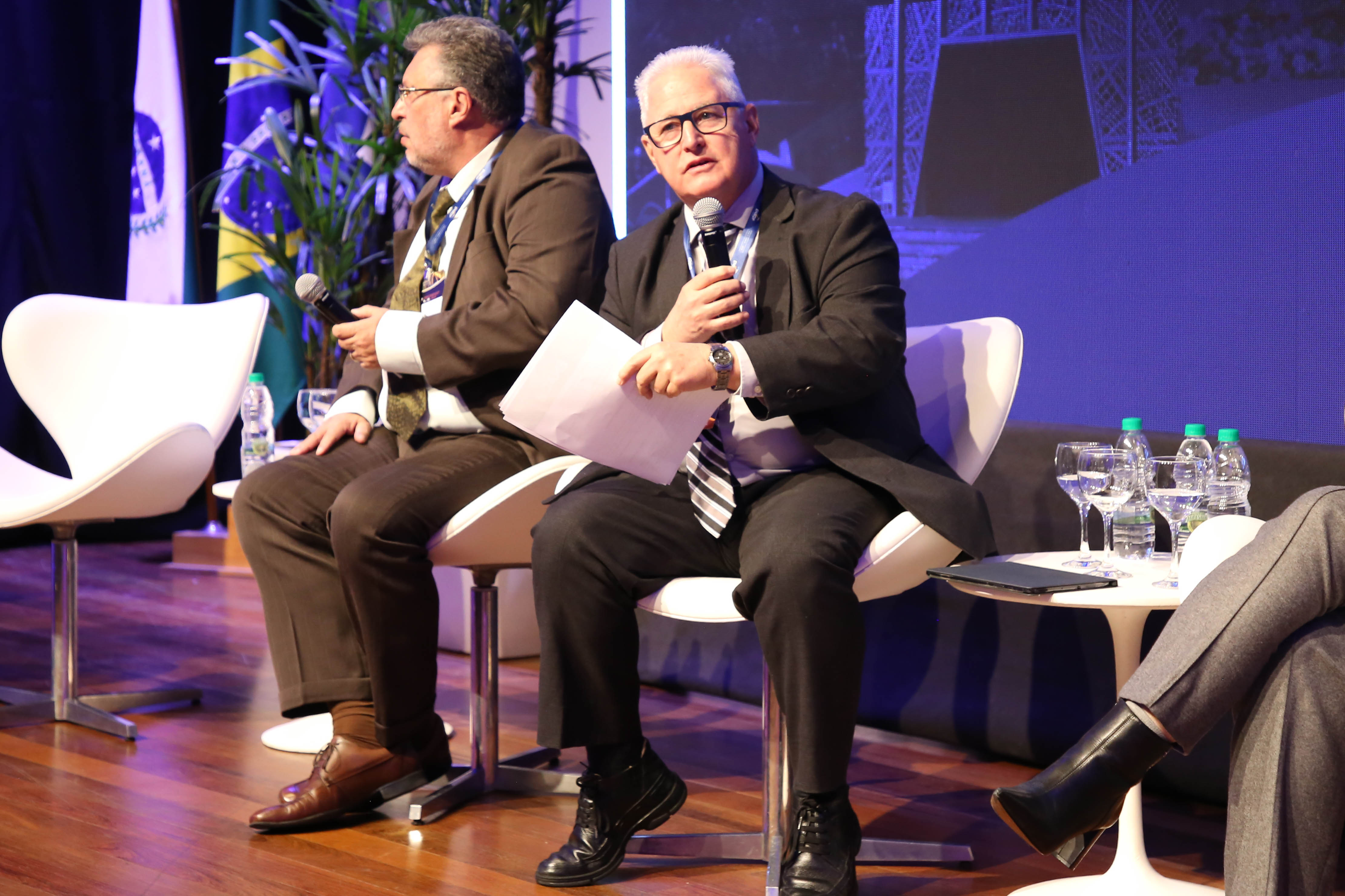 O procurador-geral do MPC-PR, Gabriel Guy Léger, em painel técnico no segundo dia do Enaop 2026