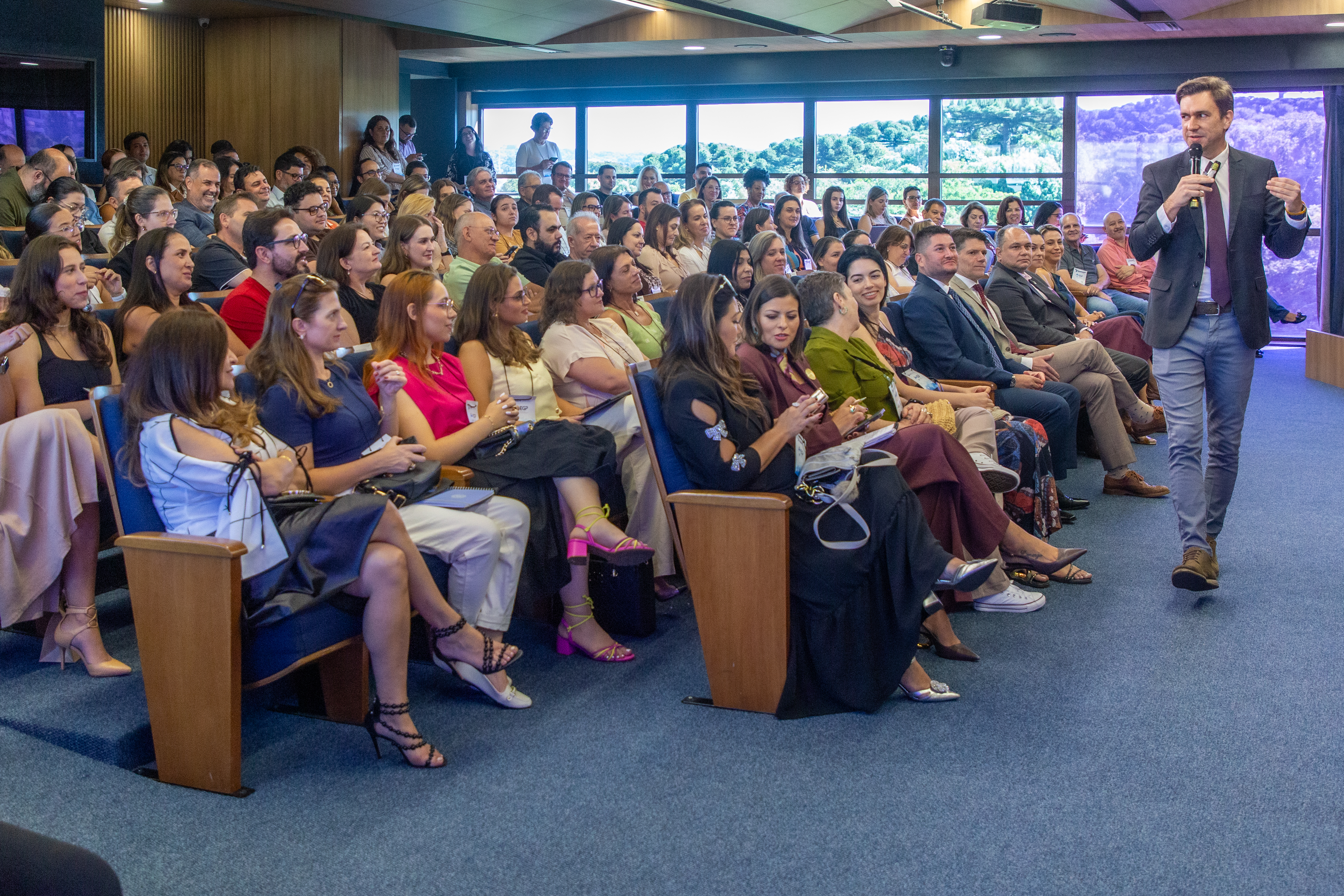 O titular da CCONTAS do TCE-PR, Eduardo Schnorr, profere palestra em evento comemorativo ao Dia da Ouvidoria
