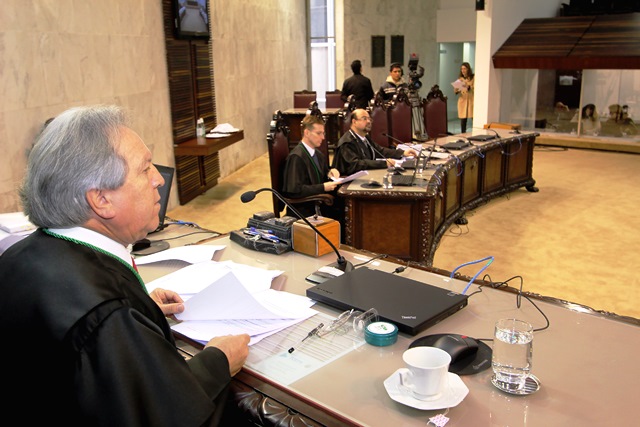 O conselheiro Nestor Baptista preside sessão da Segunda Câmara do TCE-PR. Foto: Wagner Araújo/Divulgação TCE-PR